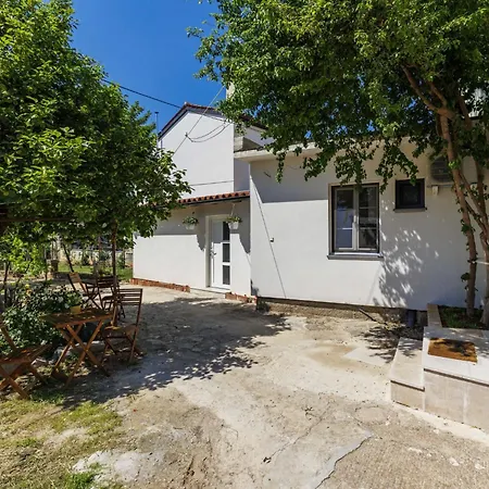 By Interhome Galižana