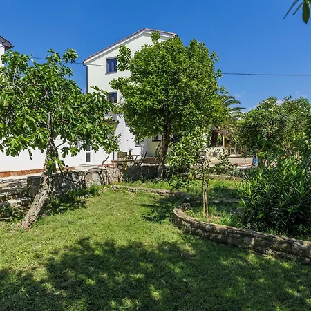 By Interhome Appartamento Galižana